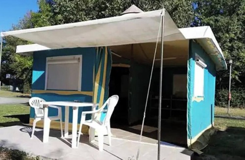 Savigny-en-Veron House | ZEcamping 3* animaux acceptés tente BBQ 23m2 2 pers