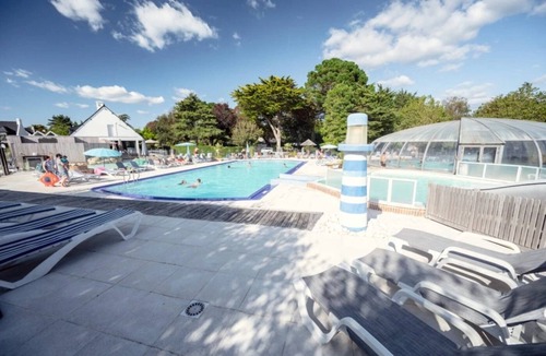 Nevez House | ZEcamping 4 étoiles 200m plage piscine couverte locatif TV LV BBQ 35m2