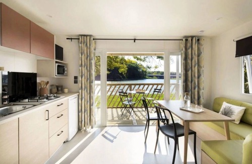 Nevez House | ZEcamping 4* 500m plage piscine couverte mobil-home TV LV BBQ 25m2