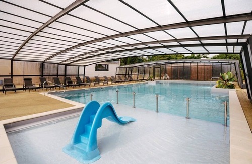 Caro House | ZEcamping 4* animé avec piscine couverte
