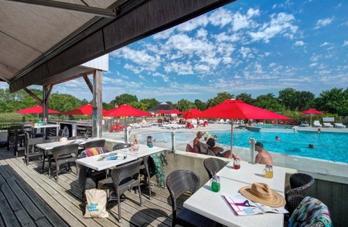 Saumur House | ZEcamping 4* animé piscine couverte pet friendly hammam mobil-home BBQ