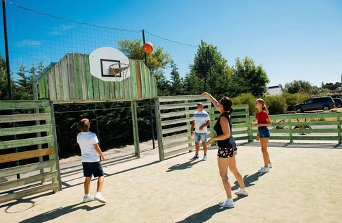 Penestin House | ZEcamping 5 étoiles piscine 50m de la plage dog friendly terrain multisports