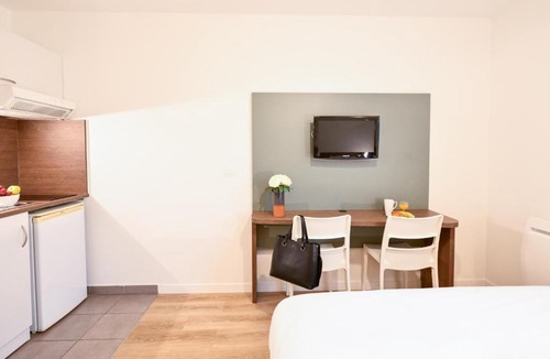Saint-Cyr-l'Ecole Apartment | Zenitude Hôtel-Résidences Versailles St Cyr l'École