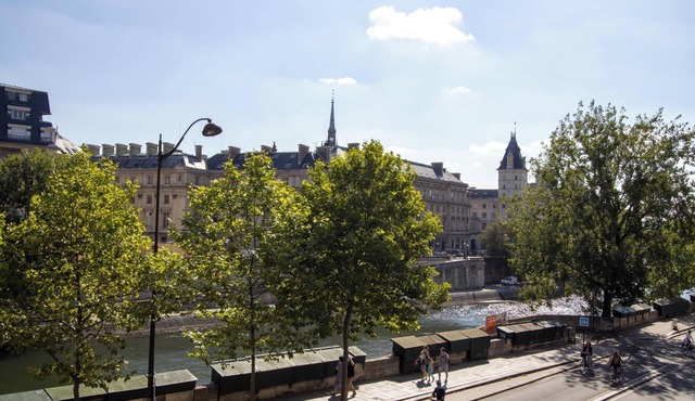 1 BEDROOM APARTMENT WITH AIRCON IN SAINT GERMAIN
