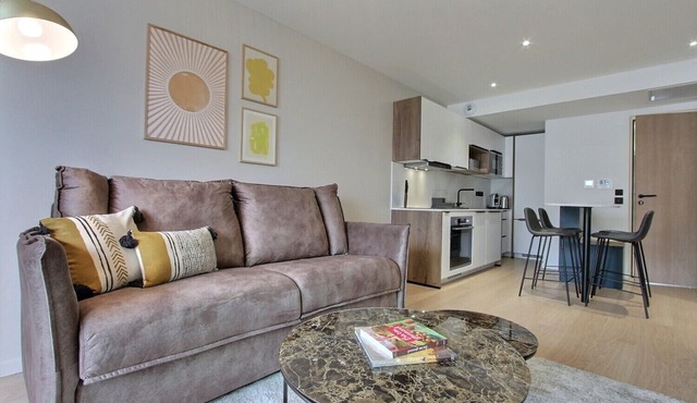 1-bedroom apartment with balcony and air conditioning near the Eiffel Tower