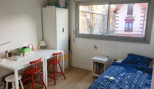 15 minutes from the Eiffel Tower and Chateau de Versailles! Apartment with view