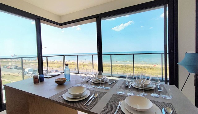 180° Sea View Beach Within Walking Distance D-Day Beaches