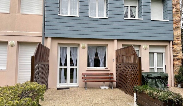 2* 4-person gîte in 5 ha private park, 400 m from Jullouville beach