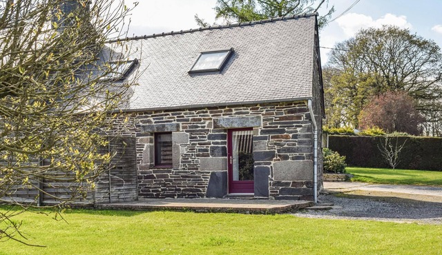 2 bedroom pet friendly home in Gouarec