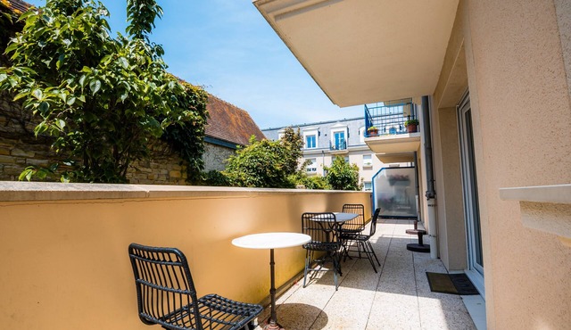 2-Bedroom Seaside Apartment with Balcony and Wi-Fi