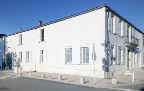 3 Bedroom Awesome Home In Le Château-D'oléron