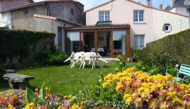 3 km from Puy du Fou: Les Maisons de Philomène - La Grande Maison - 3 stars.