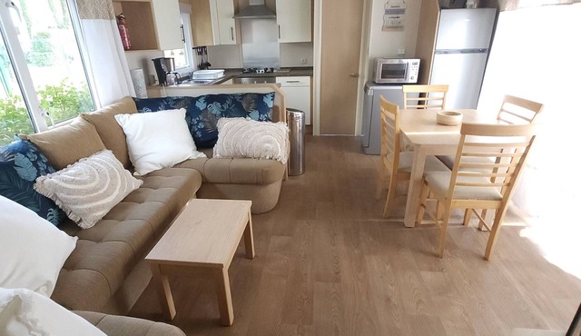 3bed mobile home, 2 bathrooms, large terrace, bed linen provided