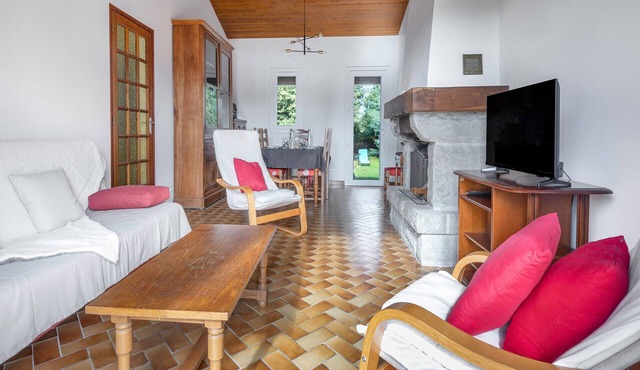 800 m from the beach, garden, house for 5