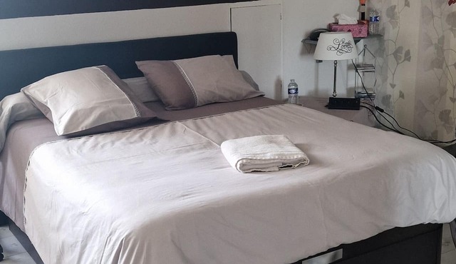 A cozy Japanese-style room, ideal for sporting events at the racetrack.