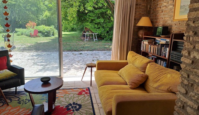 A family home nestled in the heart of a lush garden between Angoulême and Cognac