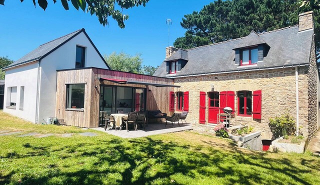 A renovated stone fisherman's cottage near the most beautiful beaches. Enclosed Garden