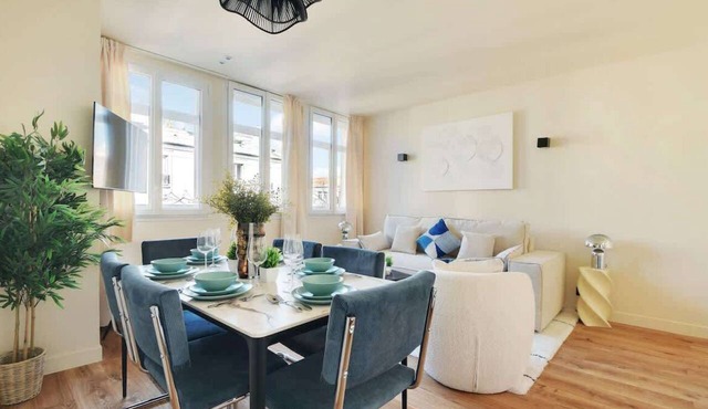 A Unique 2-BR/2Ba in Daumesnil