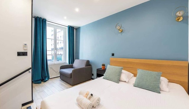 AC & Duplex Close to Eiffel Tower - 20 min Away