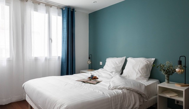 AC triplex in Le Marais for 8 people