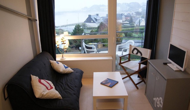 Apartment 2-6 pers panoramic sea views, beach 50m