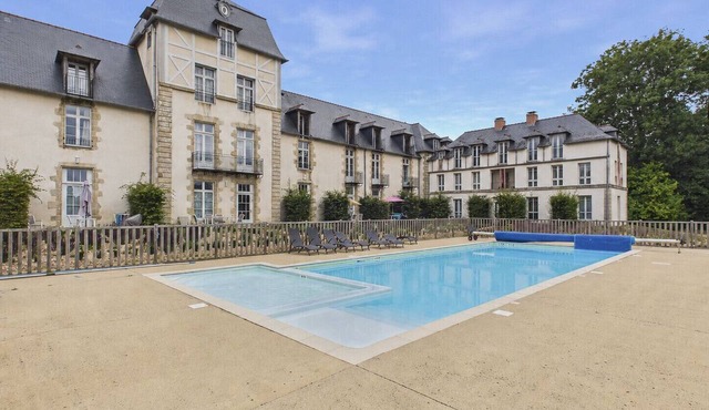 Apartment in a castle with pool – 4 guests