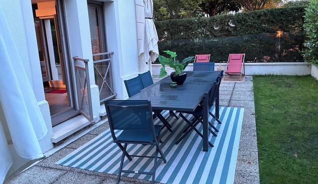 Apartment with south-east terrace, in the center of Rueil