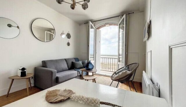 Apartment with sea view and balcony in Houlgate