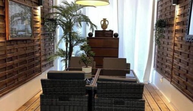 Appartement Avec Patio à en Plein Centre Ville