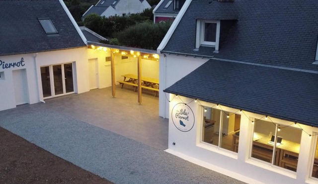 At Lulu & Pierrot Renovated family home for 15 people, within walking distance of the beach