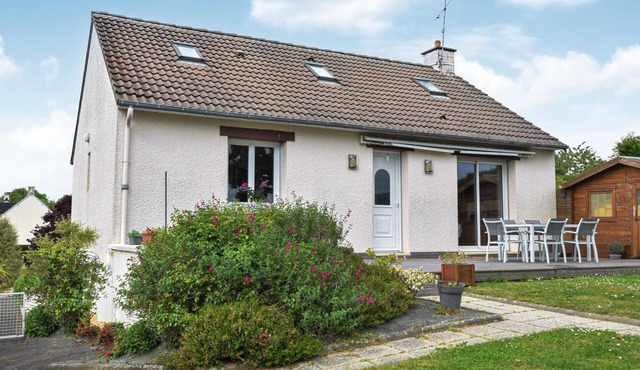 Awesome home in Marcey-les-Grèves with WiFi