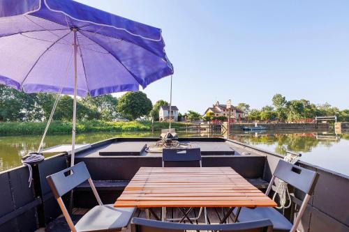 Bateau la Laïta sur la rivière