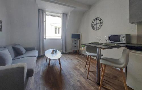 Beautiful Apartment In Saint-Malo