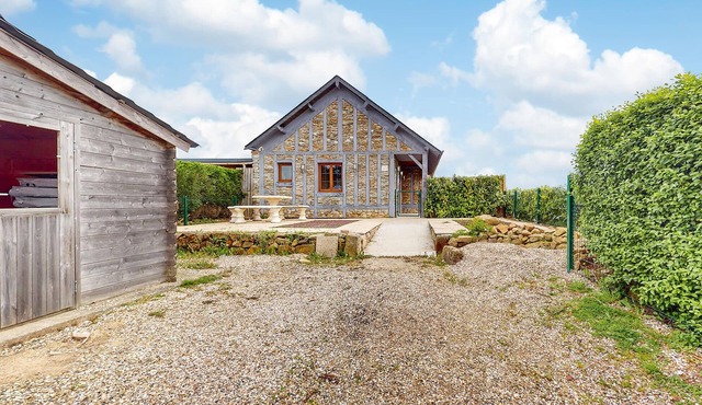 Beautiful home in Malleville-les-Grès with WiFi