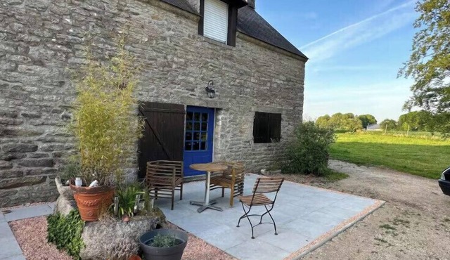 Beautiful house, garden and terrace, Monterblanc