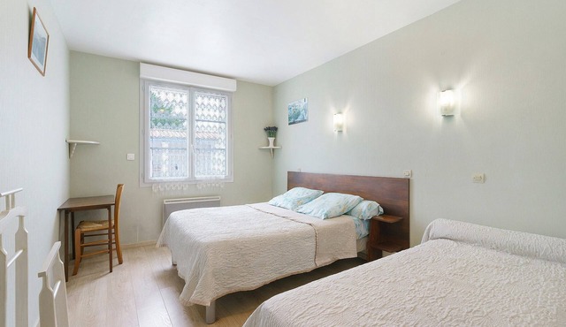 Bed and Breakfast 'Chambre D'hôtes Vanille' with Shared Terrace, Private Garden and Wi-Fi
