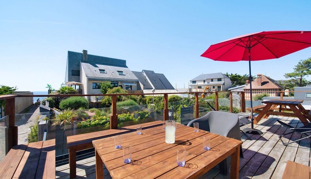 Bellevue Seaside Cottage – Steps from the Beach, Sea View, Terrace