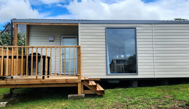 Bergame Mobile Home: 2 bedrooms, sleeps 4–5