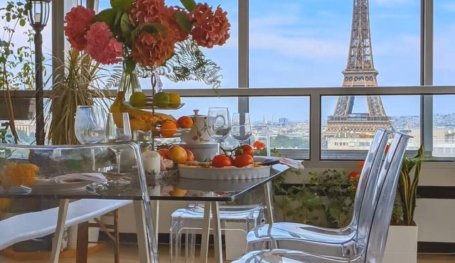Best view of Paris, view of the Eiffel Tower, Seine