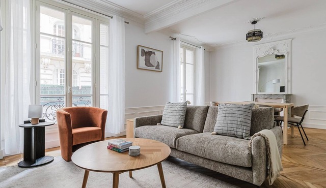 Blueground | Batignolles 2bd apartment