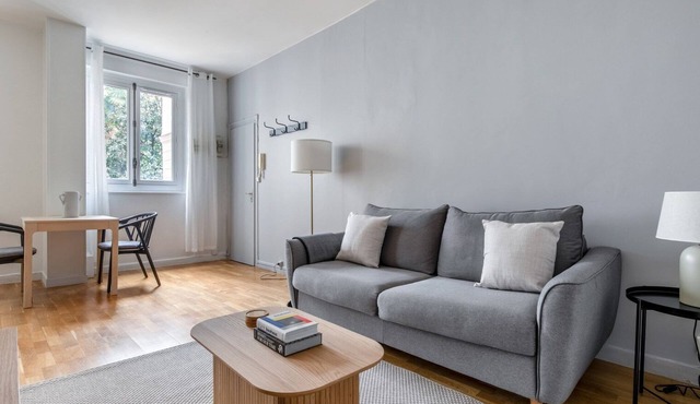 Blueground | Champs Elysees, nr Arc de Triomphe