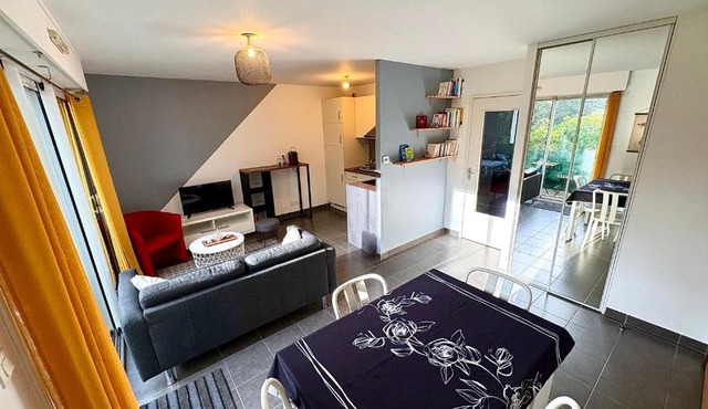 Bright apartment with Terrace in Central Nantes