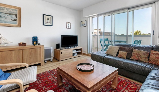 Bright Central Apartment for 4 with Balcony and Wi-Fi