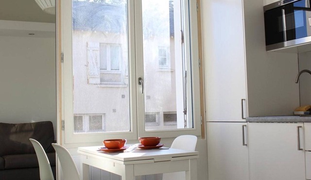 Bright Contemporary Studio, 2 Guests, Prime Location in La Baule, Close to Beach, Shops, and Market