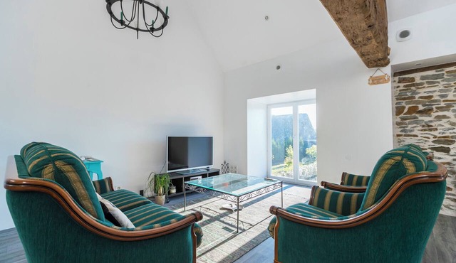 Bright loft with a country-chic style – 5.20 m ceiling height, attached parking space