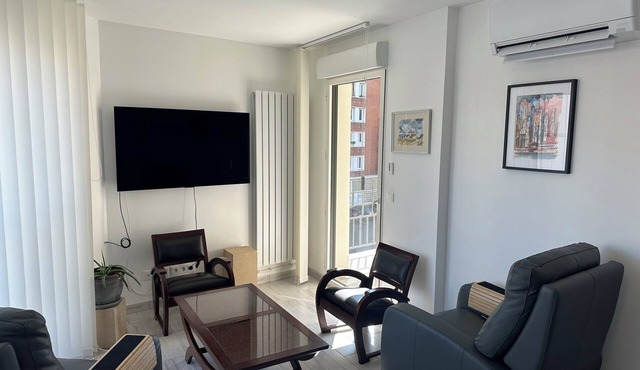 Bright sunny new flat 753 sqft 2 bedrooms +free parking