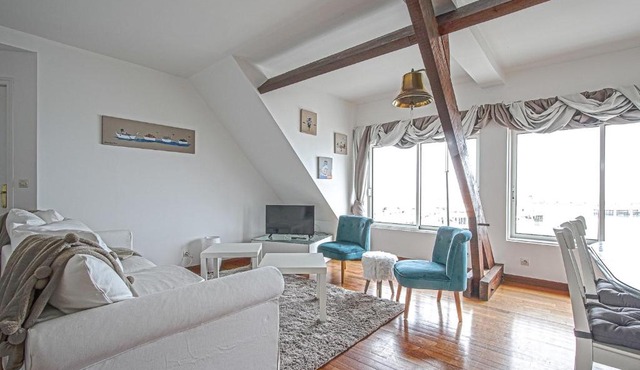 Côté cottage Apt 3 chambres bien équipé vue imprenable sur le port et la mer plein centre de Port en Bessin commerces et restaurants à pied proche Omaha Beach parking gratuit à proximité