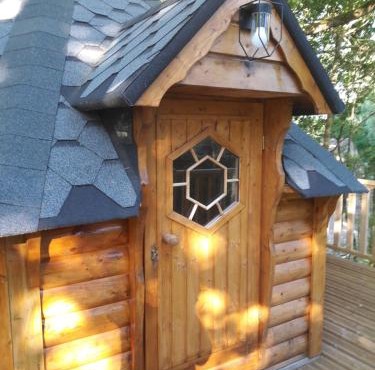 CABANE DANS LES ARBRES