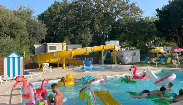 Camping 3 étoiles - Piscine - ccbgegg