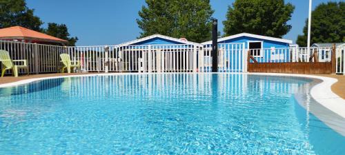 CAMPING LES EMBRUNS 3*